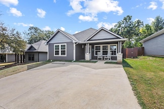 608 E Shepherd St, Denison, TX 75021