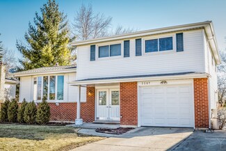 2207 N Kennicott Dr, Arlington Heights, IL 60004