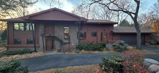 2421 Lee Ave N, Golden Valley, MN 55422