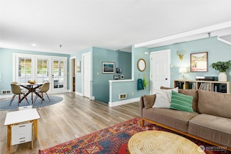 490 Madison Ave N Unit 202, Bainbridge Island, WA 98110