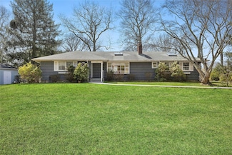 250 Krause Rd, Mattituck, NY 11952