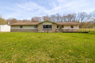 1190 Shamrock Ct, Hartford, WI 53027