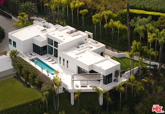 9405 Sierra Mar Place, Los Angeles, CA 90069