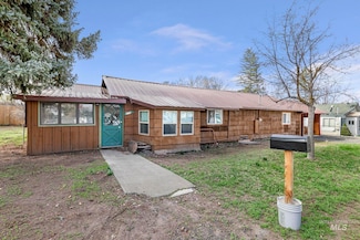 370 E Orchard St, Hagerman, ID 83332
