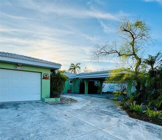 11420 6th St E, Treasure Island, FL 33706
