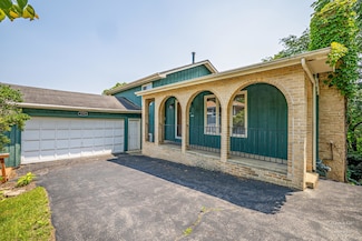 294 Apache Trail, Lake In the Hills, IL 60156