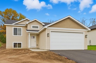 256 Dakota Ave, Roberts, WI 54023