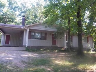 233 Oak Hill Dr, Selmer, TN 38375
