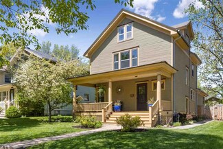 1118 E College St, Iowa City, IA 52240