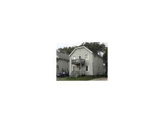 4002 E 52nd St, Newburgh Heights, OH 44105