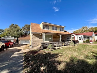 977 N Oakland Ave, Decatur, IL 62522