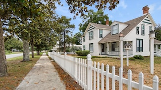 119 Live Oak Ave E, Defuniak Springs, FL 32435