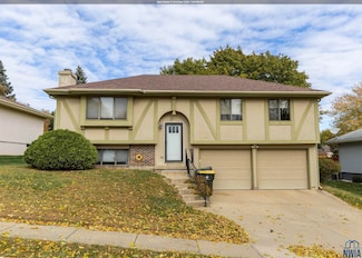 2425 Apache Dr, Sioux City, IA 51104