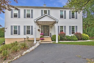 721 E Swinick Dr, Dunmore, PA 18512