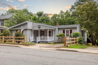 517 E Sycamore St, Chase City, VA 23924