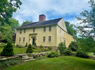 579 Taugwonk Rd, Stonington, CT 06378
