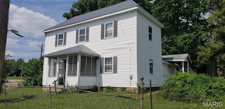 111 Walnut St, Bourbon, MO 65441