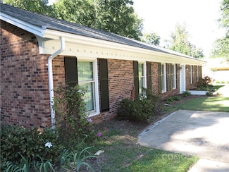 101 Hillsboro Rd, Taylorsville, NC 28681
