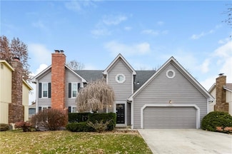 1624 NE Debonair Dr, Lees Summit, MO 64086