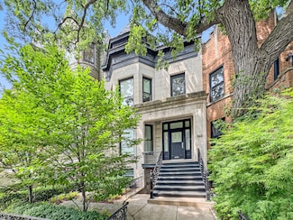 822 W Oakdale Ave, Chicago, IL 60657
