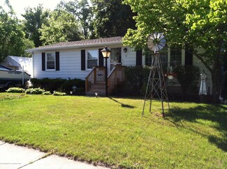 27 John St, Helmetta, NJ 08828