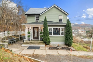 320 Elizabeth Ave, Evans City, PA 16033