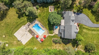 10310 E Rivershore Dr SE, Alto, MI 49302