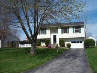 6589 Parkwood Dr, Lockport, NY 14094