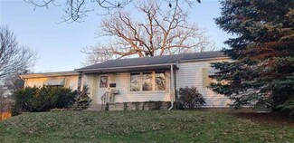 306 Fairview Ave, Rockford, IL 61108