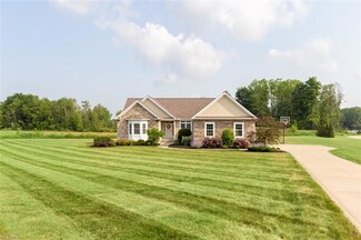 13450 Walking Stick Ln, Chardon, OH 44024