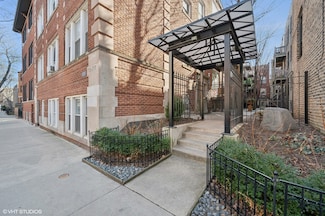 715 W Barry Ave Unit 3A, Chicago, IL 60657