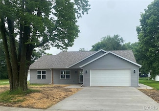 428 E Winter Ave, Greenville, IL 62246