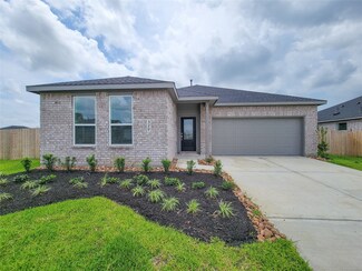 320 Emma St, Angleton, TX 77515
