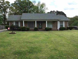 1420 Virginia Dr, Bolivar, TN 38008