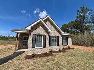 203 Peters Rd, Poplarville, MS 39470