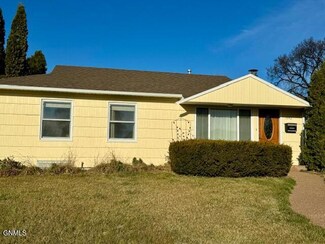 1042 Riverview Ave, Bismarck, ND 58504