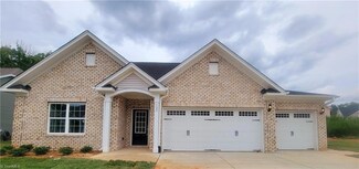 129 Moravian Heights Ct, Clemmons, NC 27012