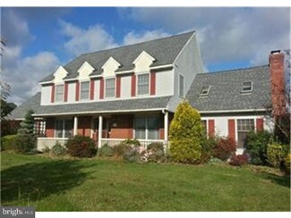 5 Waltman Loop Ln, Easton, PA 18042