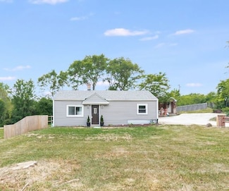 28W427 Donald Ave, West Chicago, IL 60185
