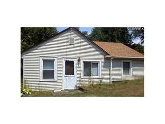219 Falcon Ct, Akron, OH 44319