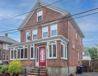 3 Bush St, Newport, RI 02840
