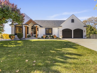 635 W Pierre Ln, Port Washington, WI 53074