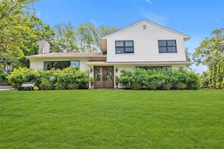 16 Bayview Ave, Port Washington, NY 11050