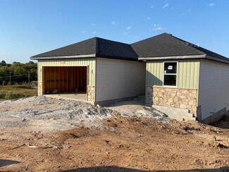 2138 N Jamestown St, Ozark, MO 65721