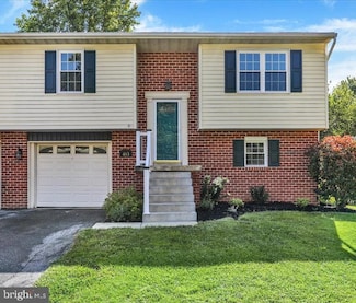 483 Crosswinds Dr, Lititz, PA 17543