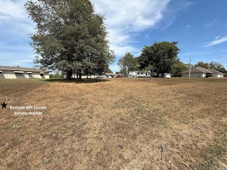 000 Walnut Hill Ln, Cotter, AR 72626