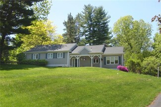 7 Pilgrim Cir, Rochester, NY 14618