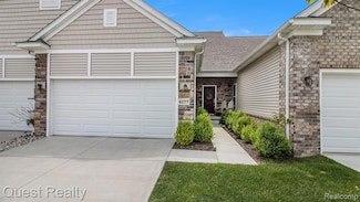 4177 Plum Village Ct, Monroe, MI 48161