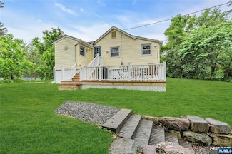 40 Kingsland Rd, Hewitt, NJ 07421