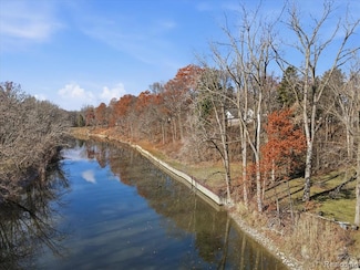 3971 N River Rd, Fort Gratiot, MI 48059